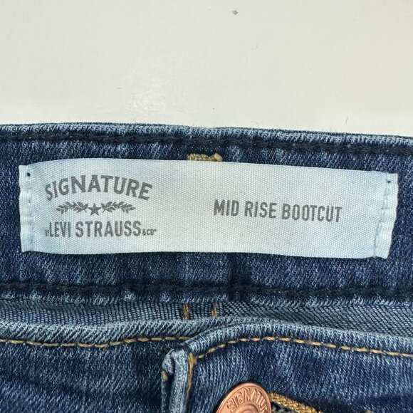 Signature By Levi Strauss Mid Rise Bootcut Women's size 14 Long Blue Denim Jeans - Picture 3 of 6